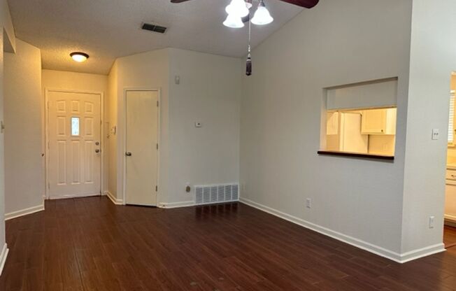 Nice 3 Bedroom, 2 Full Bath Home Located in SW Ft. Worth!