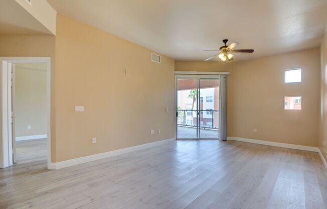 Park Avenue Mid Rise Condo. All HOA Amenities.