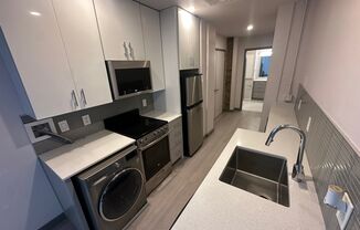 Studio, 1 bath, 400 sqft, $1,195, Unit 706