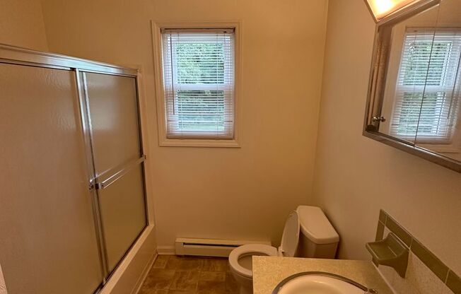 2 beds, 1 bath, 903 sqft, $1,170, Unit K-6