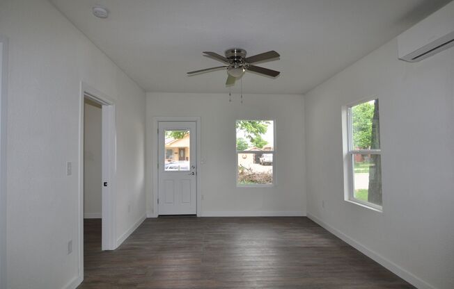 Charming and fully updated 2-2 in Meadowbrook!