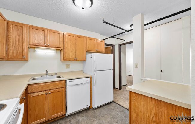 1 bed, 1 bath, 709 sqft, $1,045, Unit 2215-325