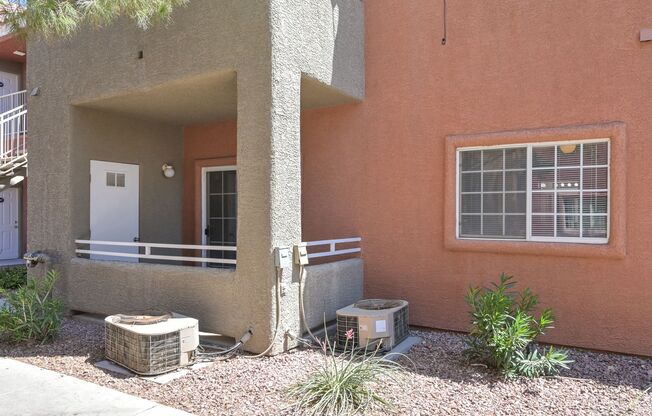 NE Near Nellis! Gated! Community Pool, Spa, Clubhouse & Park with playground!!