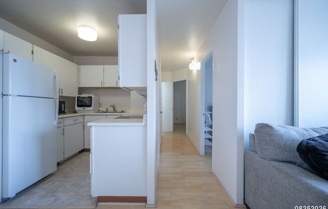 $2,700/ 2 Bed / 1 Bath / 1 Parking – Furnished – Liliha Square, Honolulu Available for Immediate Occupancy