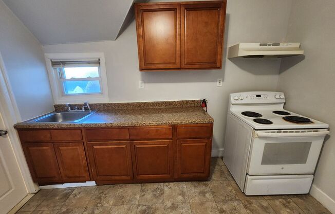 2 beds, 1 bath, $1,400, Unit Unit 2