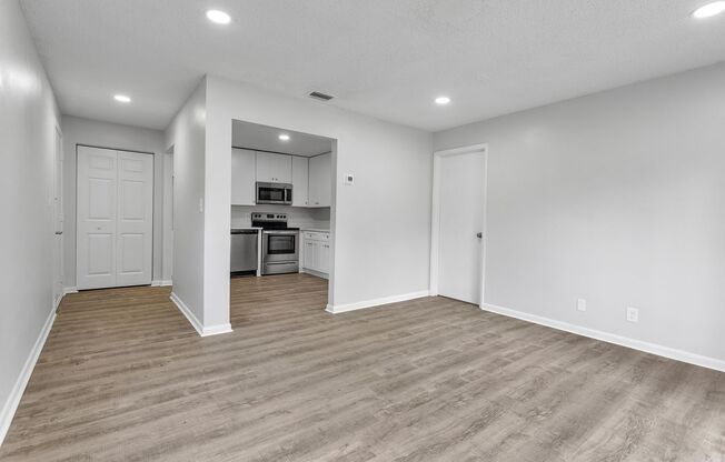 1 bed, 1 bath, 650 sqft, $1,299, Unit 2370-4