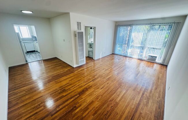 993-1605 N. MARTEL AVE.