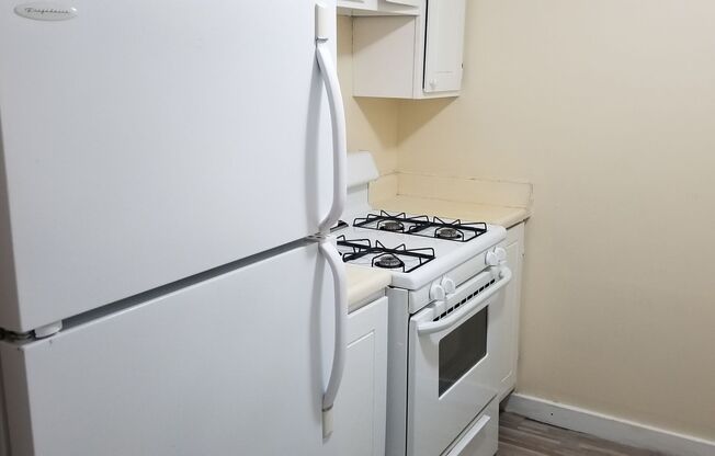 2 beds, 1 bath, 825 sqft, $740