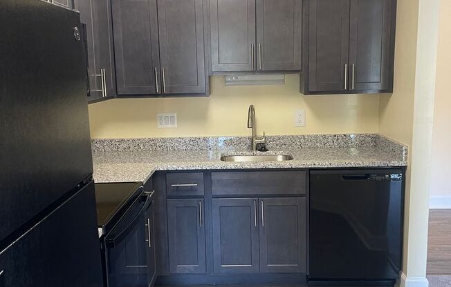 3 beds, 2 baths, 1,152 sqft, $2,300, Unit 14201 304