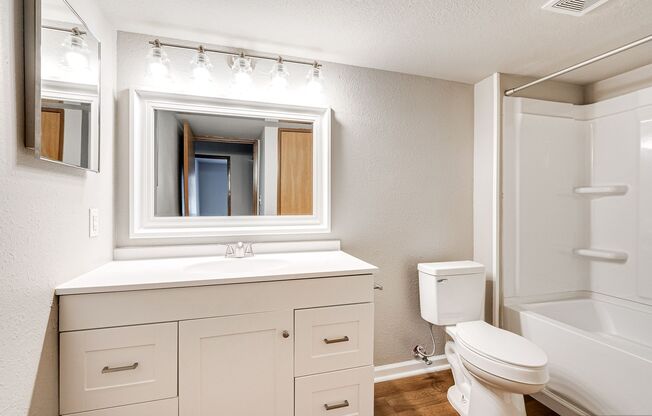 1 bed, 1 bath, 725 sqft, $1,099, Unit AA205