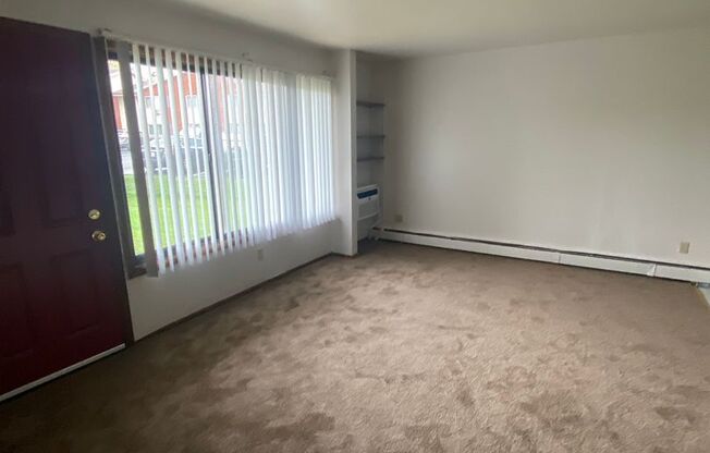 3 beds, 1.5 baths, 1,066 sqft, $1,499, Unit 5182 02