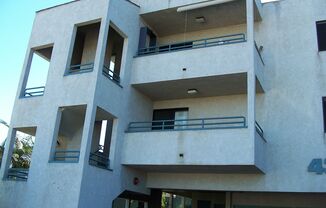 2 beds, 2 baths, $2,500, Unit 8