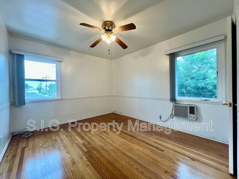 627 1/2 W GLENOAKS BLVD