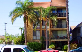 Top floor 2 bedroom 2 bath condo for rent on Ocean Blvd!