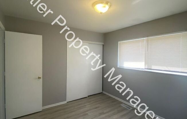 Freshly updated 2 bedroom apartment in Florissant!