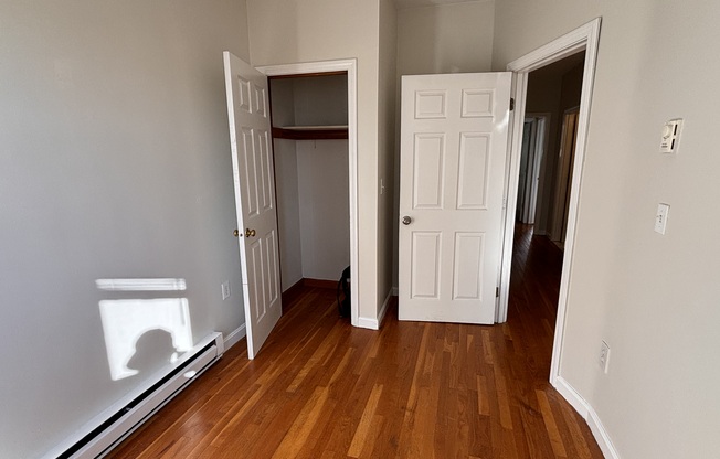 2 beds, 1 bath, $2,700, Unit 2