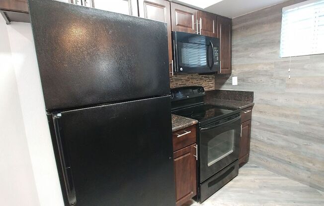 2 beds, 2 baths, 950 sqft, $2,850, Unit 320