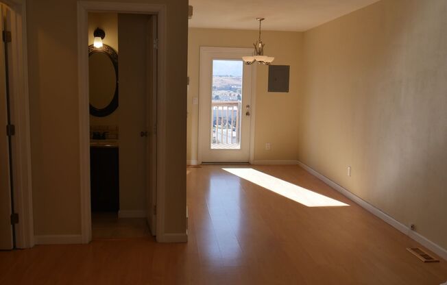 3 Bedroom 2.5 Bath Townhome with Great Mountain Views with AC