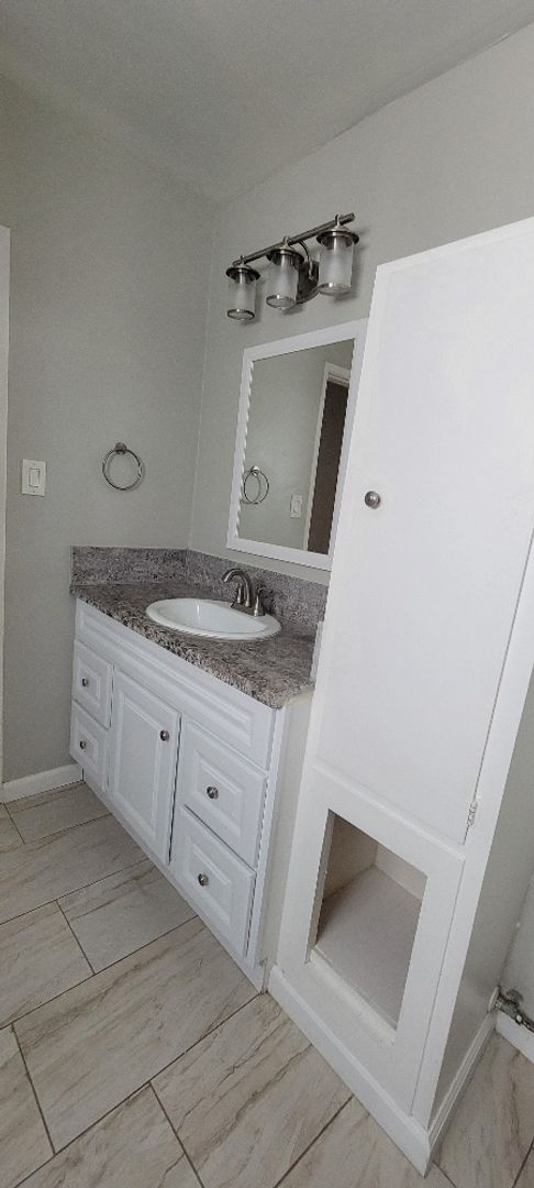 1 bed, 1 bath, 700 sqft, $2,025, Unit 03