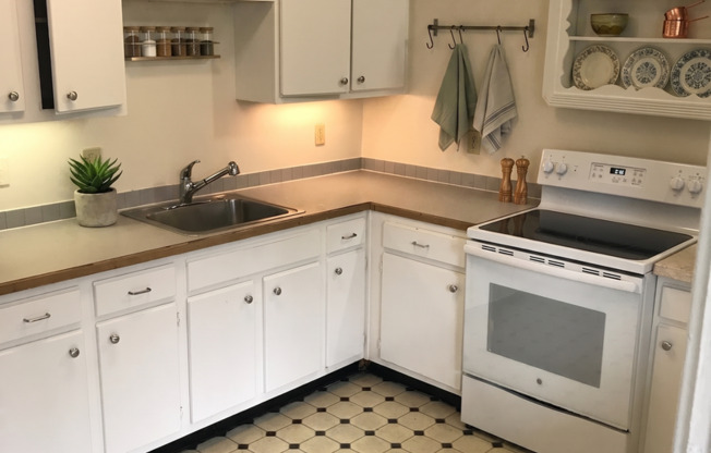 Fremont Apartments - Located on Fremont Ave