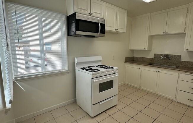 1 bed, 1 bath, $1,495, Unit Unit 8