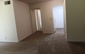 2 beds, 1 bath, 925 sqft, $1,085, Unit X03