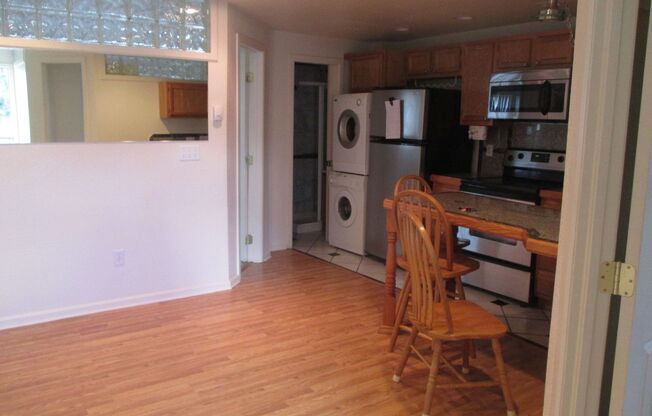3 beds, 2 baths, $2,325, Unit 640-307