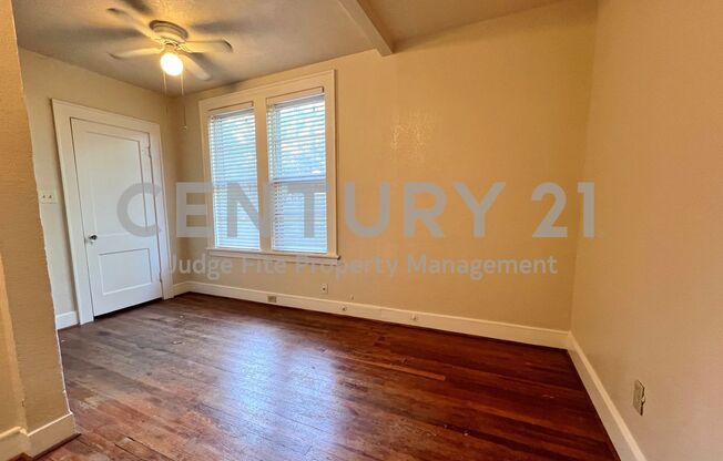 Cute 2nd Floor 1/1 Located Near Bishop Arts District For Rent!