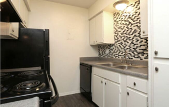 1 bed, 1 bath, 688 sqft, $900, Unit 233