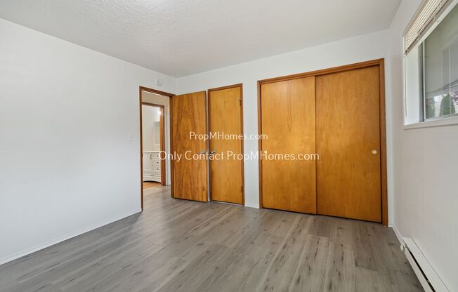 2 beds, 1 bath, $1,399, Unit 10335 NE Fargo Street