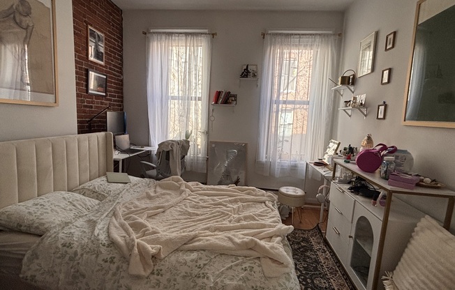 3 beds, 1.5 baths, $5,400, Unit 11