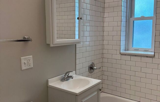Studio, 1 bath, 600 sqft, $1,049, Unit Unit 315