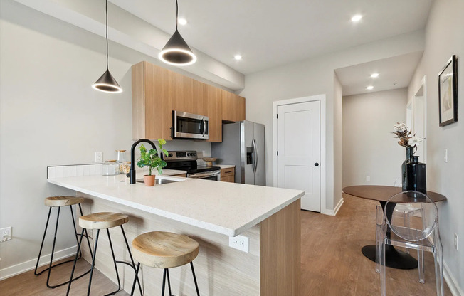 2 beds, 2 baths, 895 sqft, $2,150, Unit Unit 404