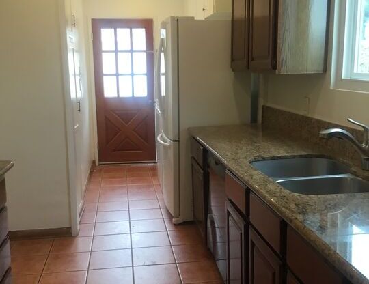 3 beds, 2 baths, 1,362 sqft, $6,100