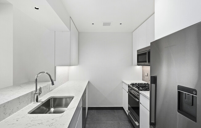 Studio, 1 bath, 550 sqft, $4,400, Unit 4C
