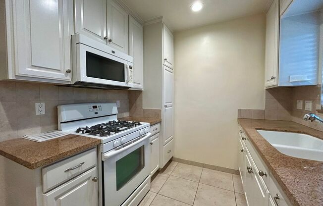 2 beds, 1 bath, 1,000 sqft, $2,195, Unit 613