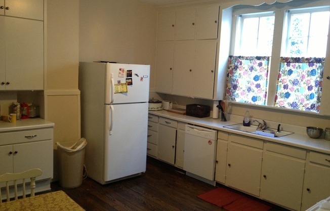 4 beds, 1 bath, $1,595