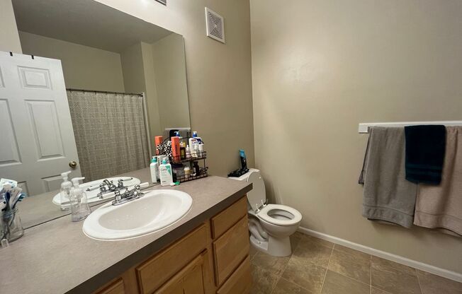 3 beds, 2 baths, $2,100, Unit # 203