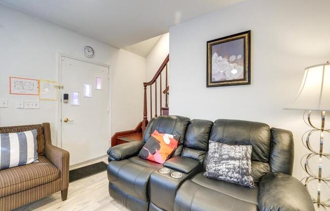 121 ONONDAGA DR