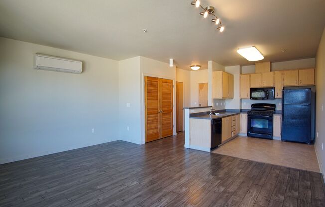 Light & Airy Modern 1 Bedroom w/Large Windows, A/C, & W/D!