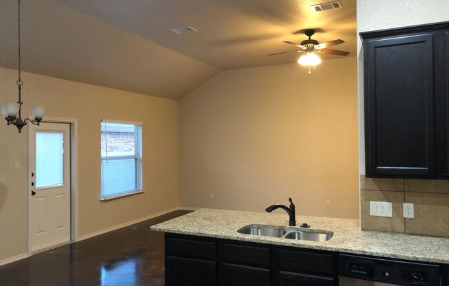 3 beds, 2 baths, 1,372 sqft, $1,585