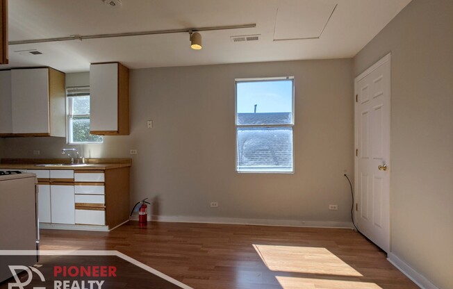 3059 N LEAVITT