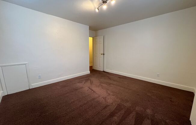 2 beds, 1 bath, 730 sqft, $995, Unit 640 Southcrest Drive #9
