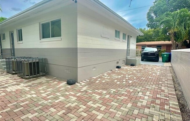 5510 NW MIAMI PL