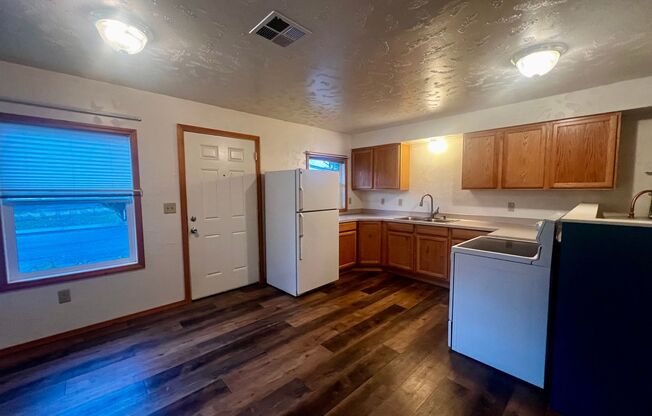 2 beds, 1 bath, 779 sqft, $1,100, Unit 17th