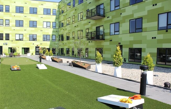 1 bed, 1 bath, 727 sqft, $1,225, Unit 420