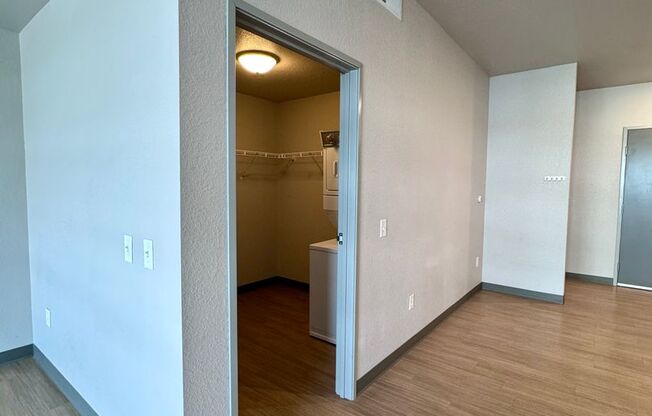 Studio, 1 bath, 734 sqft, $1,435, Unit 208