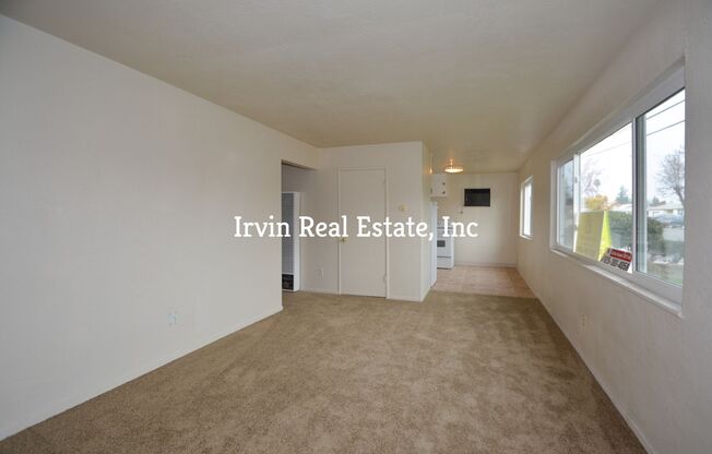 2 beds, 1 bath, 800 sqft, $1,395, Unit 801 South Hutchins Unit A