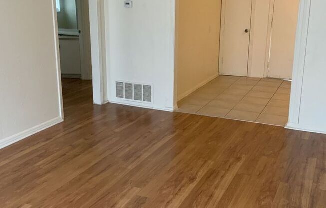 2 beds, 1 bath, $775, Unit 1