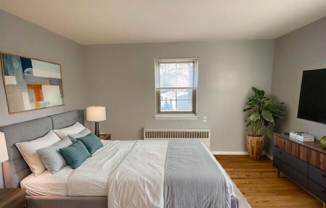 2 beds, 1 bath, 825 sqft, $2,500, Unit S022A